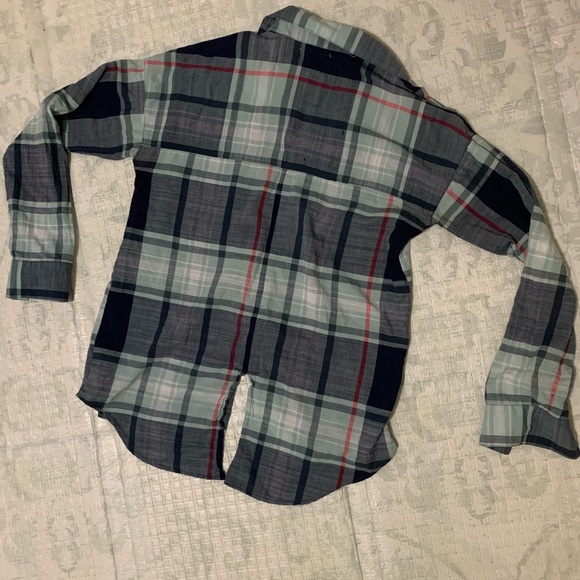 Old navy boyfriend plaid button down - Picture 3 of 6